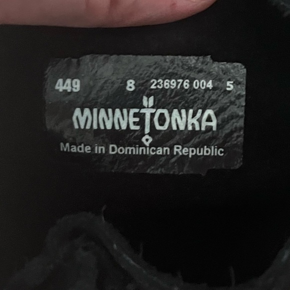 Minnetonka Black Suede Boots Fringe Silver Buttons Moccasins NWOB size 8… - Picture 4 of 4